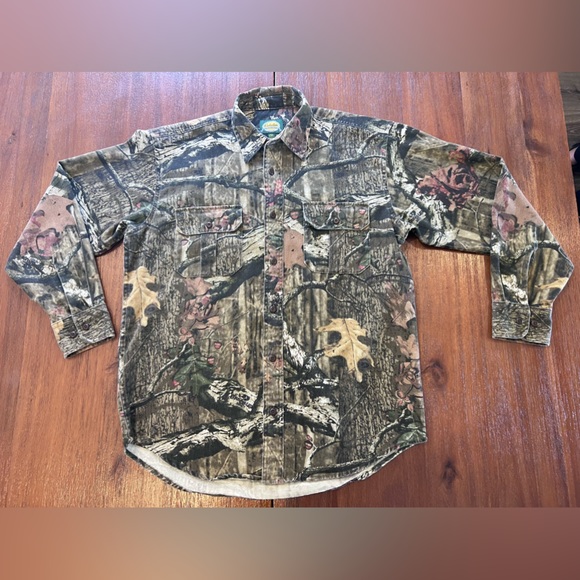 Cabela’s long sleeve camouflage button up shirt. Size Medium. - Picture 2 of 9